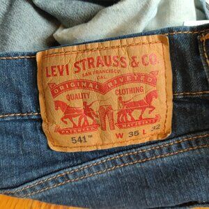 Levi's 541 Athletic Taper Fit Men's Jeans Size 35x32 (excellent condition)